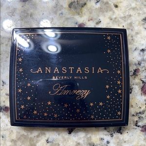 Anastasia Beverly Hills x Amrezy Highlighter